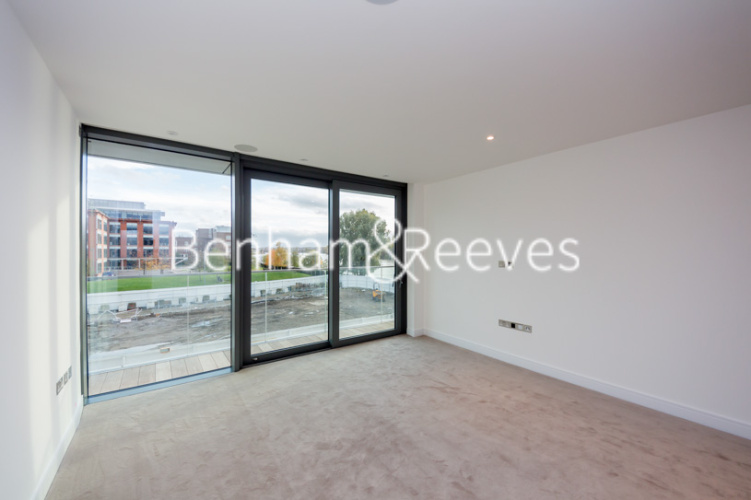 3 bedrooms flat to rent in GoldHurst House, Hammersmith, W6-image 7