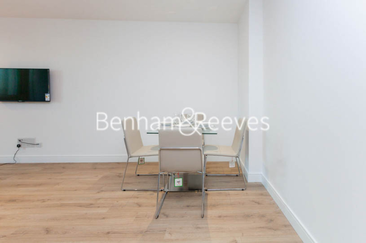 2 bedroom(s) flat to rent in Sovereign Court, Hammersmith, W6-image 3