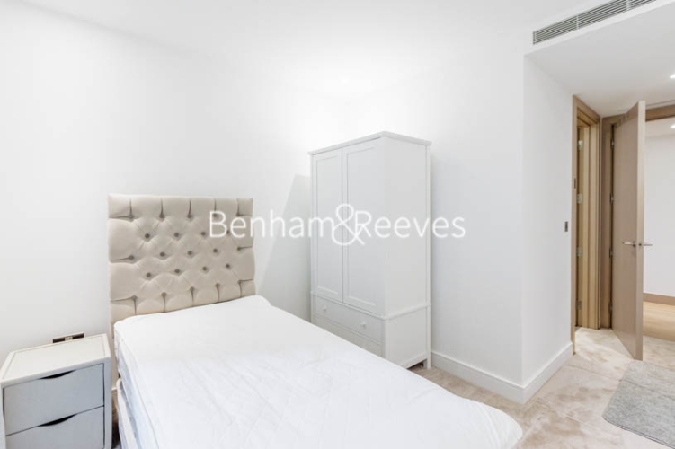 3 bedroom(s) flat to rent in Faulkner house, Hammersmith, W6, London