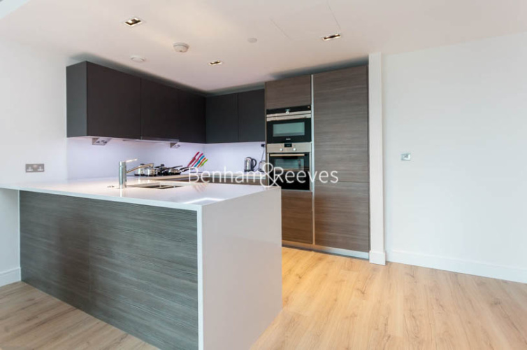 2  bedrooms flat to rent in Sovereign Court, Hammersmith, W6-image 2