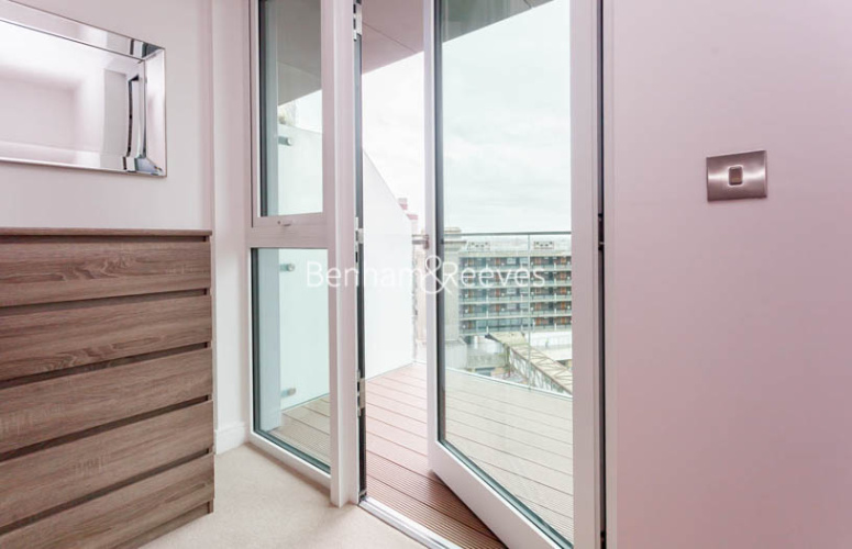 2  bedrooms flat to rent in Sovereign Court, Hammersmith, W6-image 7