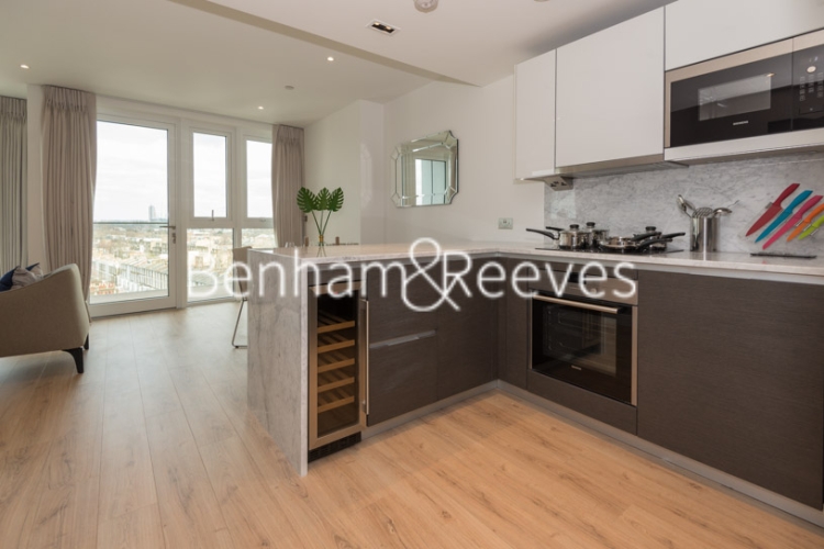 1 bedroom flat to rent in Lancaster House, Sovereign Court, W6-image 2