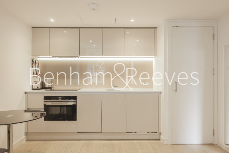 1  bedroom flat to rent in Albion Court, Hammersmith, W6-image 2