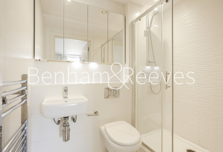 1 bedroom flat to rent in Albion Court, Hammersmith, W6-image 4