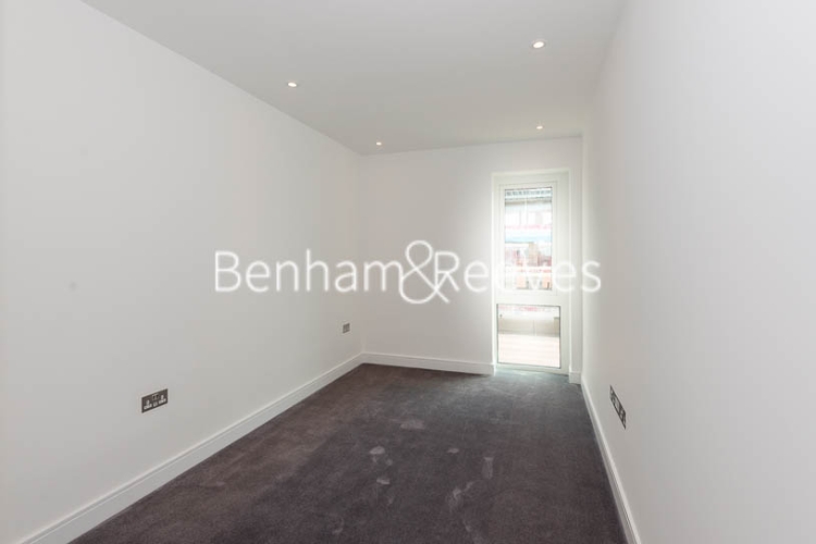 3  bedrooms flat to rent in Fulham Reach, Hammersmith, W6-image 3
