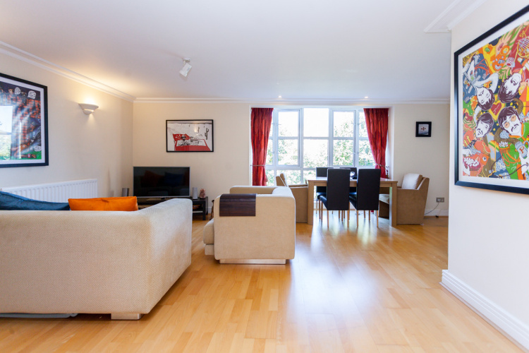 2  bedrooms flat to rent in Harrods Village, Barnes, SW13-image 1