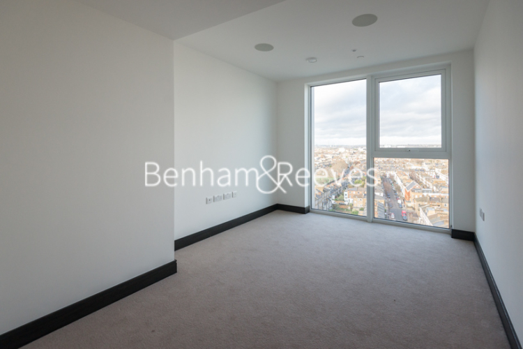 3 bedrooms flat to rent in Sovereign Court, Hammersmith, W6-image 3