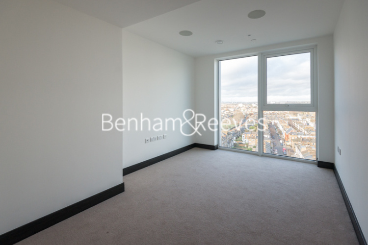 3  bedrooms flat to rent in Sovereign Court, Hammersmith, W6-image 3