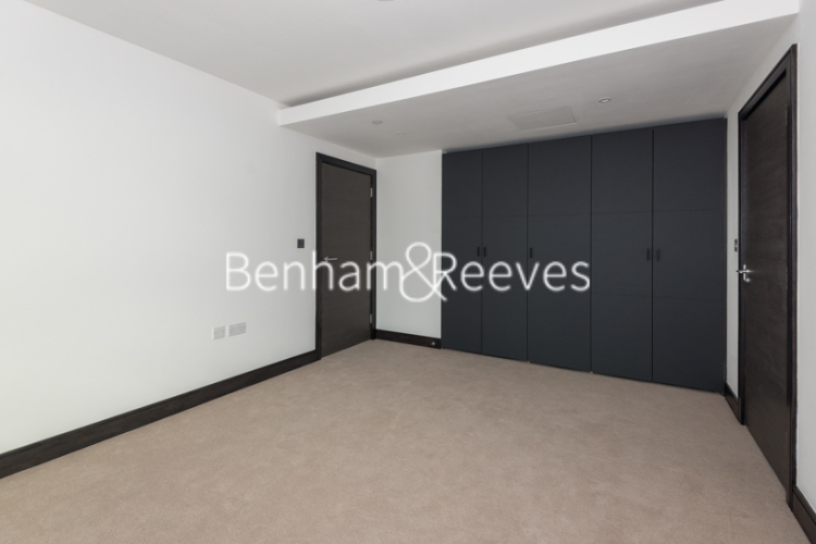 3 bedrooms flat to rent in Sovereign Court, Hammersmith, W6-image 8