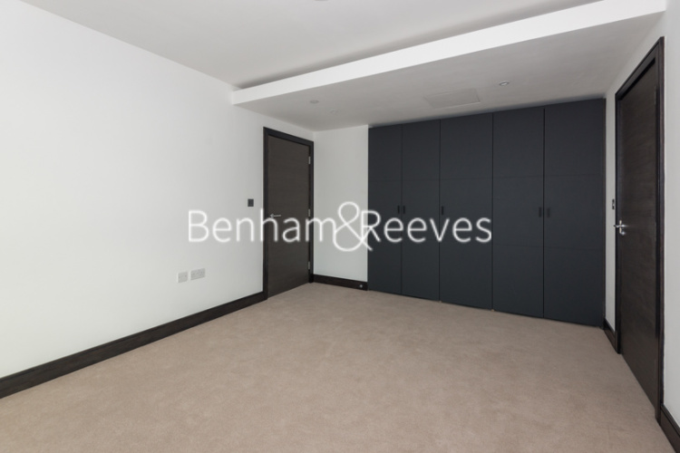 3  bedrooms flat to rent in Sovereign Court, Hammersmith, W6-image 8