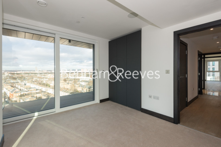 3 bedrooms flat to rent in Sovereign Court, Hammersmith, W6-image 14