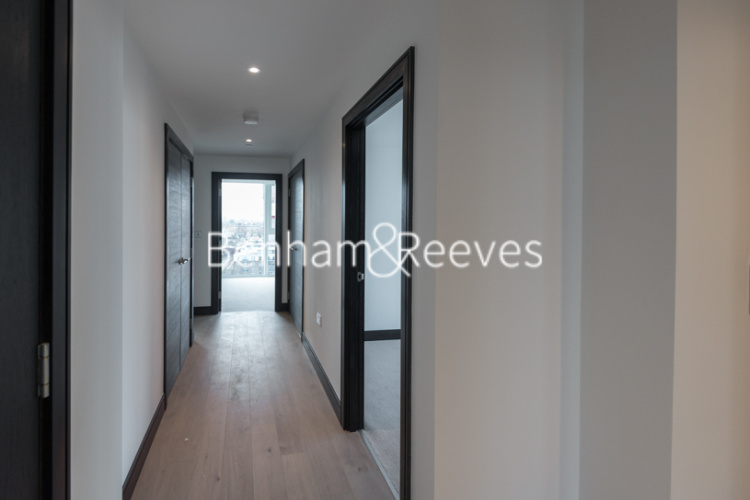 3  bedrooms flat to rent in Sovereign Court, Hammersmith, W6-image 15