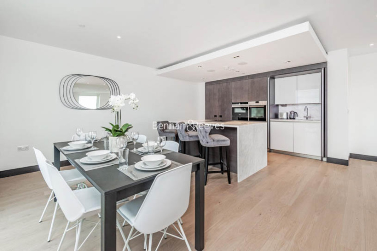 3  bedrooms flat to rent in Sovereign Court, Hammersmith, W6-image 10