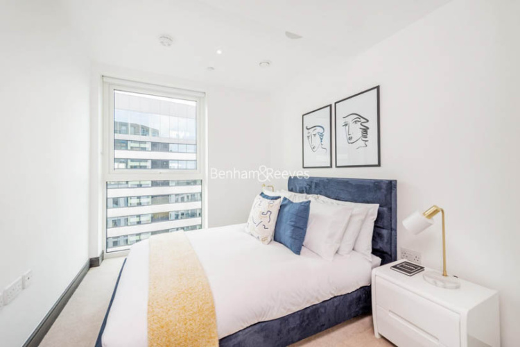 3  bedrooms flat to rent in Sovereign Court, Hammersmith, W6-image 11