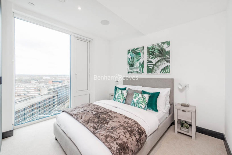3  bedrooms flat to rent in Sovereign Court, Hammersmith, W6-image 23