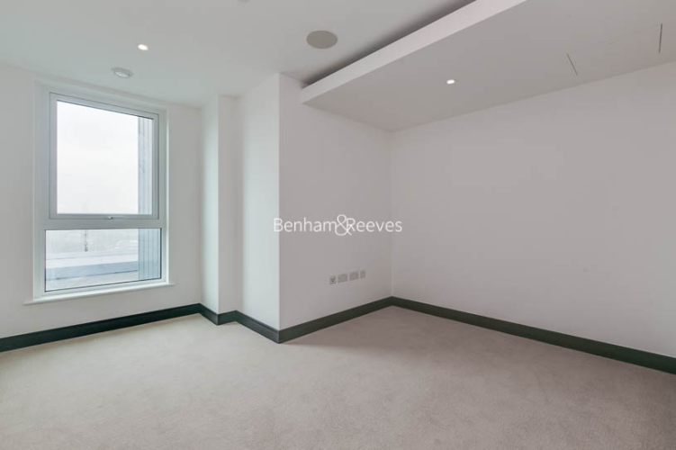 3 bedrooms flat to rent in Sovereign Court, Hammersmith, W6-image 6