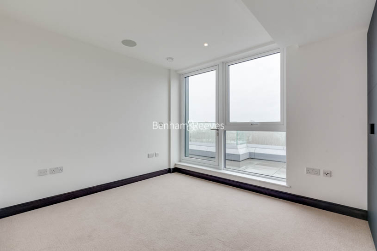 3 bedrooms flat to rent in Sovereign Court, Hammersmith, W6-image 7