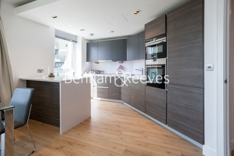 2  bedrooms flat to rent in Sovereign Court, Hammersmith, W6-image 2