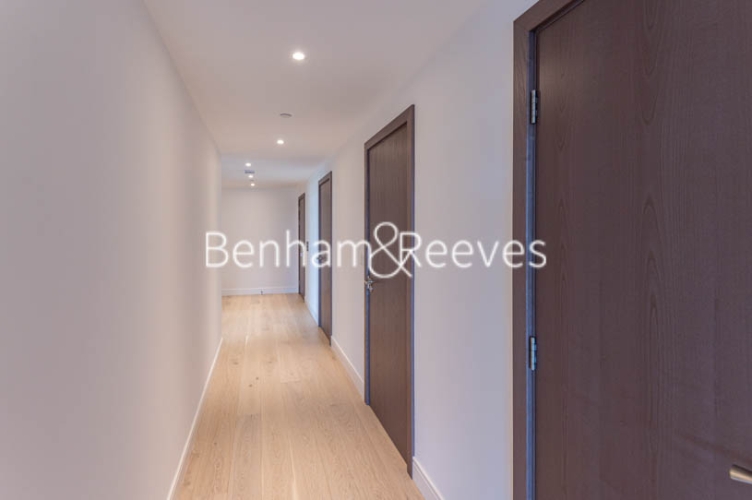 3 bedrooms flat to rent in Parr's Way, Hammersmith, W6-image 8