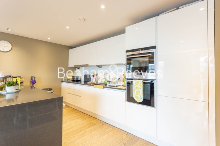 2 bedrooms flat to rent in Distillery Wharf, Hammersmith, W6-image 2