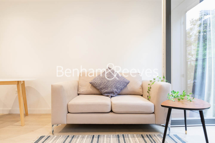 Studio flat to rent in Albion Court, Hammersmith, W6-image 1