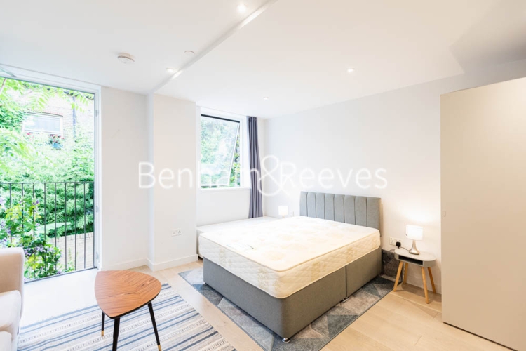 Studio flat to rent in Albion Court, Hammersmith, W6-image 3
