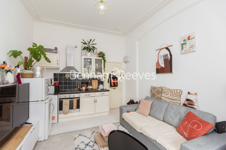 1 bedroom flat to rent in Gwendwr Road, Hammersmith,W14-image 1