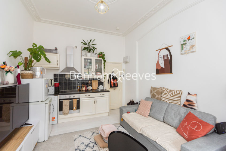 1  bedroom flat to rent in Gwendwr Road, Hammersmith,W14-image 1