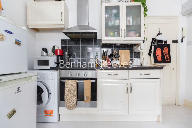 1  bedroom flat to rent in Gwendwr Road, Hammersmith,W14-image 2