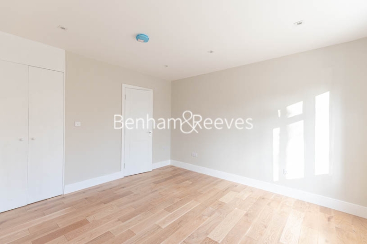 4  bedrooms house to rent in Chancellor Road, Hammersmith, W6-image 3