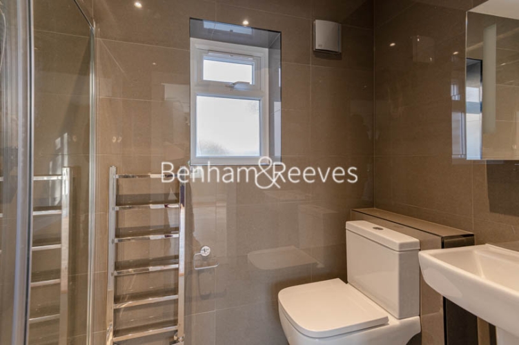 4  bedrooms house to rent in Chancellor Road, Hammersmith, W6-image 4
