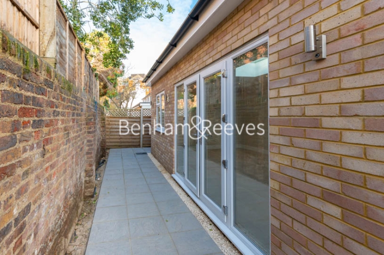 4  bedrooms house to rent in Chancellor Road, Hammersmith, W6-image 5