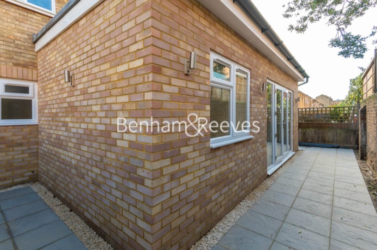 4  bedrooms house to rent in Chancellor Road, Hammersmith, W6-image 6