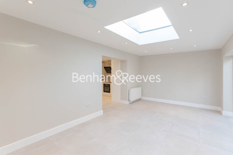 4  bedrooms house to rent in Chancellor Road, Hammersmith, W6-image 8