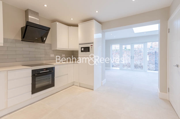 4  bedrooms house to rent in Chancellor Road, Hammersmith, W6-image 9