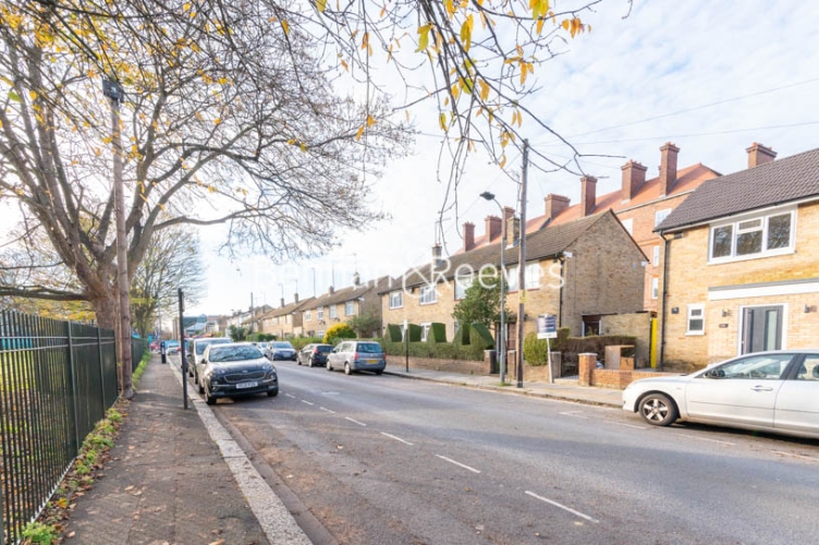 4  bedrooms house to rent in Chancellor Road, Hammersmith, W6-image 13