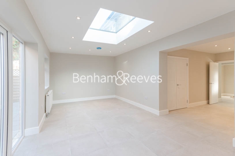 4  bedrooms house to rent in Chancellor Road, Hammersmith, W6-image 14