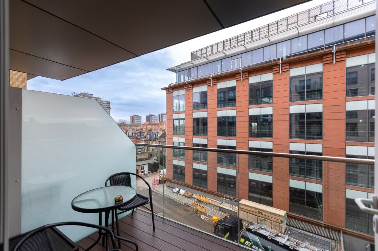 2  bedrooms flat to rent in Faulkner House, Tierney Lane, W6-image 5