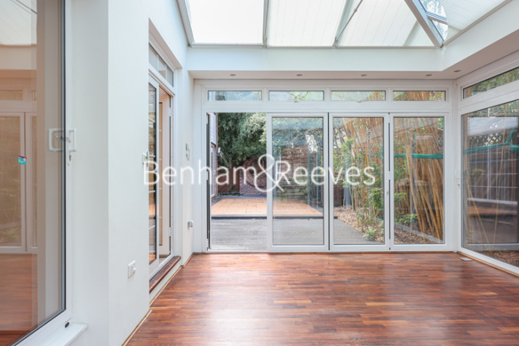 6  bedrooms house to rent in Lord Chancellor Walk, Kingston Upon Thames, KT2-image 11