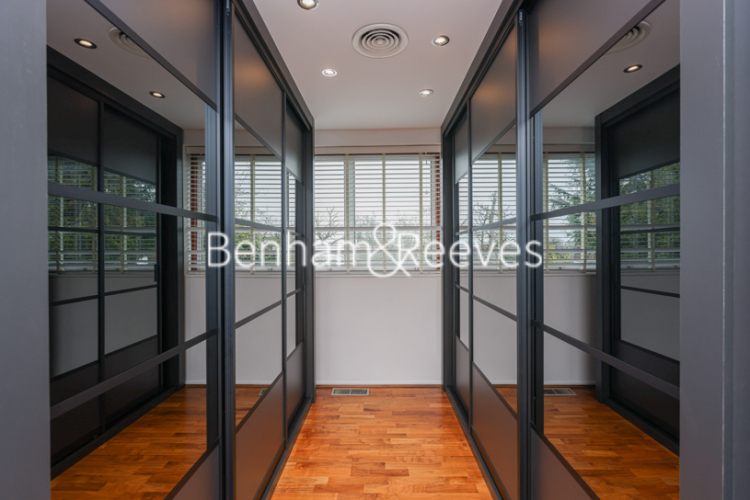 6  bedrooms house to rent in Lord Chancellor Walk, Kingston Upon Thames, KT2-image 16