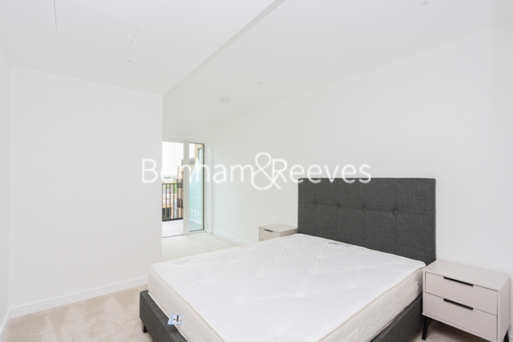 1 bedroom flat to rent in Holland House, Parrs Way, W6-image 3