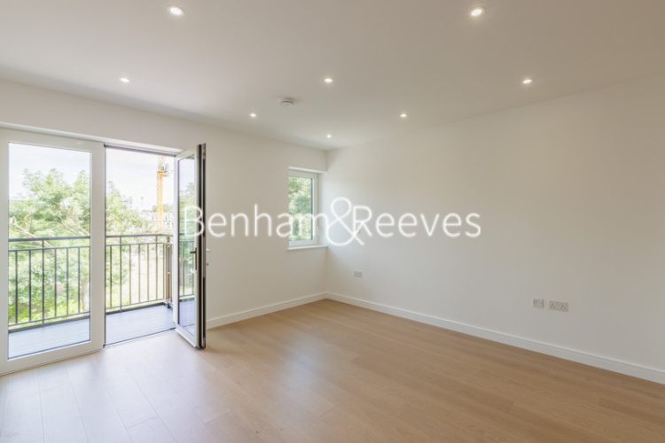 2  bedrooms flat to rent in Holland Court, Fulham Reach, W6-image 1
