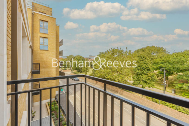 2  bedrooms flat to rent in Holland Court, Fulham Reach, W6-image 5