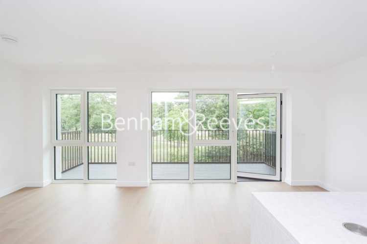 2  bedrooms flat to rent in Holland House, Parrs Way, W6-image 1