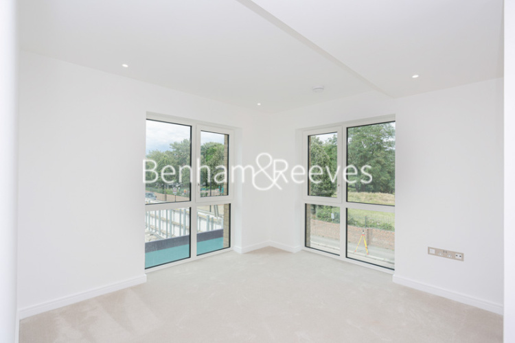 2  bedrooms flat to rent in Holland House, Parrs Way, W6-image 3