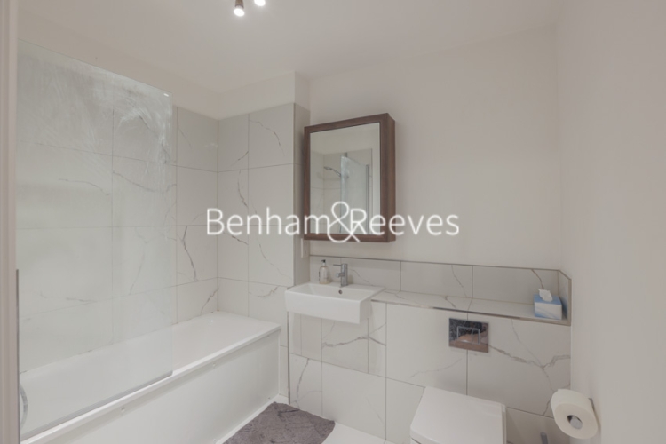 1 bedroom flat to rent in Beadon Road, Hammersmith, W6-image 4