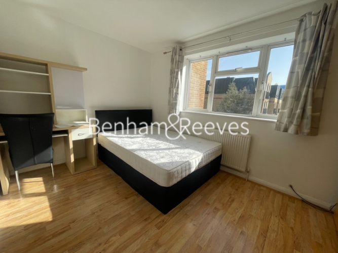 3  bedrooms house to rent in Albion Mews, Hammersmith, W6-image 9