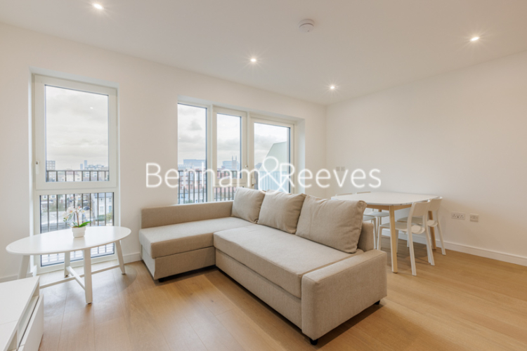 1 bedroom flat to rent in Parrs Way, Hammersmith, W6-image 1