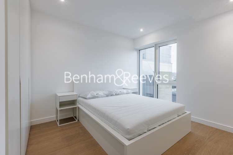 1 bedroom flat to rent in Parrs Way, Hammersmith, W6-image 3