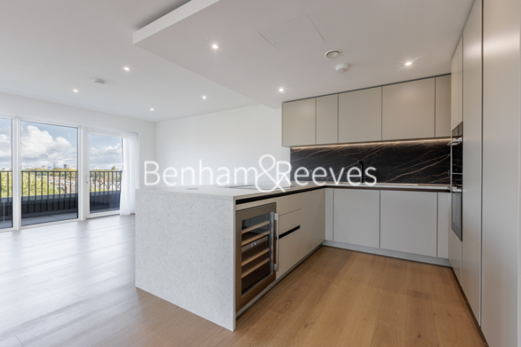 3  bedrooms flat to rent in Parrs Way, Hammersmith, W6-image 2